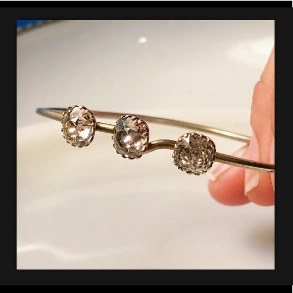 Vintage goldtone 3 stone bangle bracelet - Picture 1 of 6